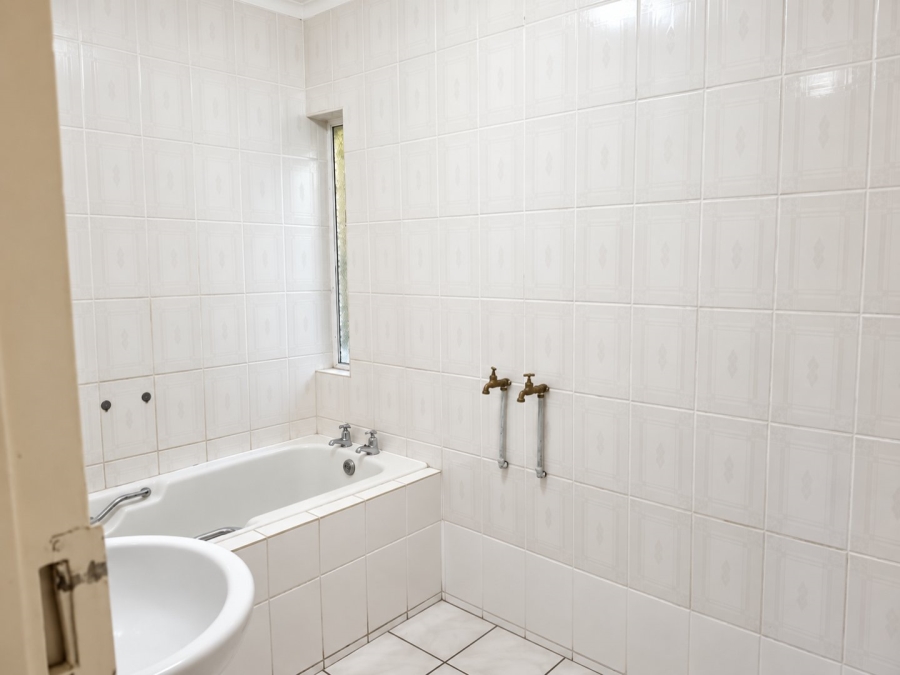 5 Bedroom Property for Sale in Wilgehof Free State